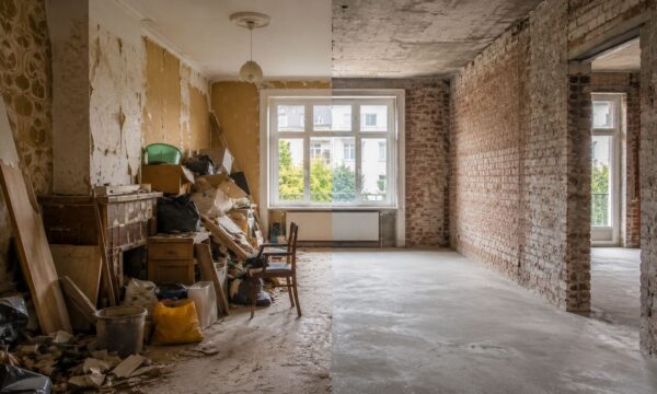 Rénovation complète : pourquoi commencer par le curage intérieur ?